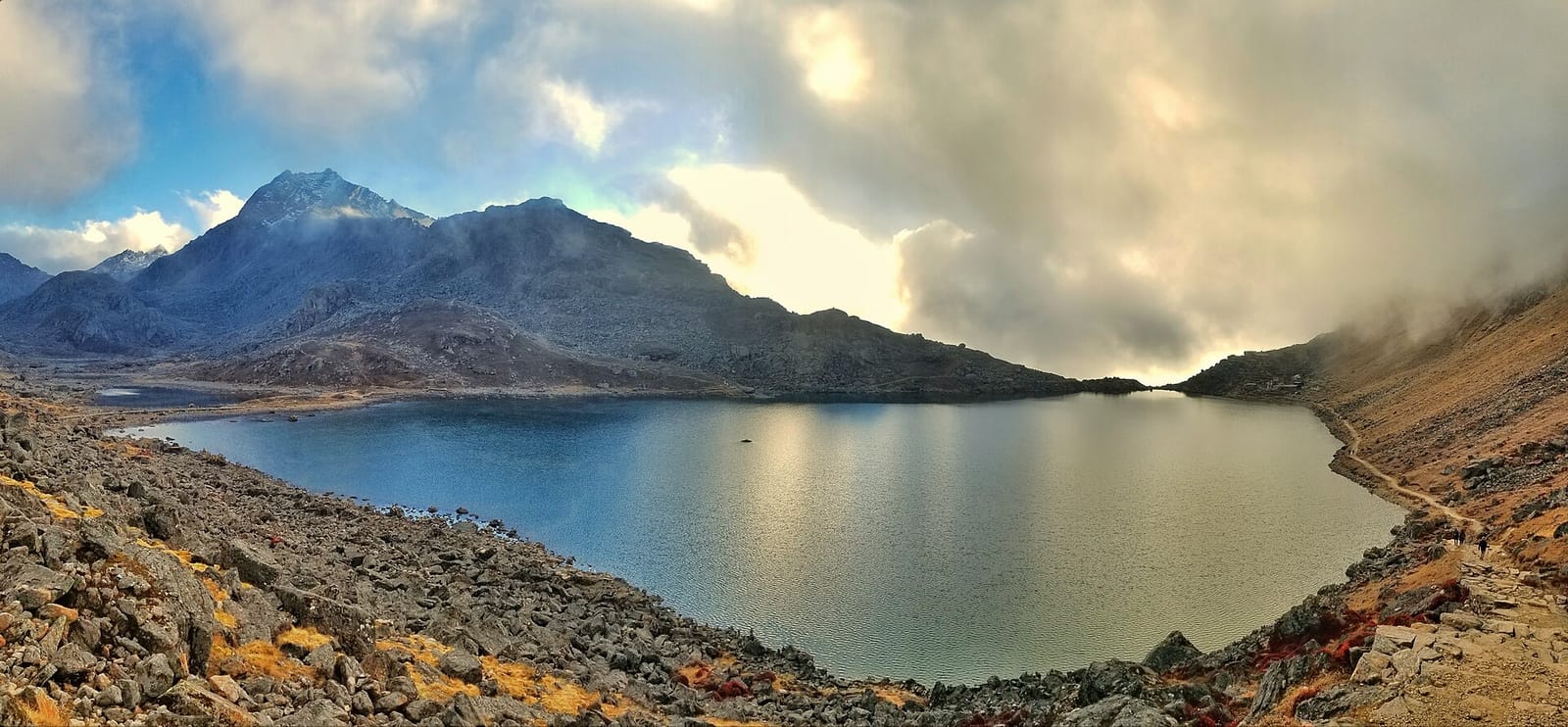 Mountain trail descent, Gosaikunda route
